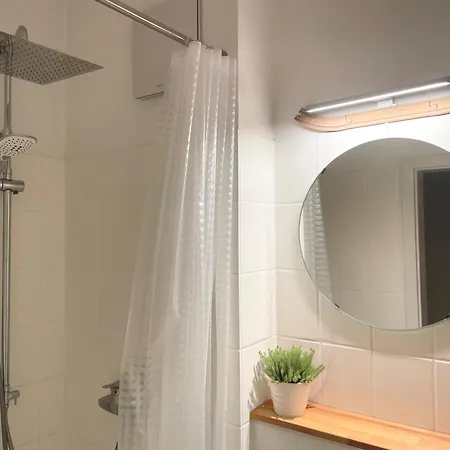 Designerwohnung Mit Malerischer Terrasse - Modern, Gemuetlich & Zentral Apartment *